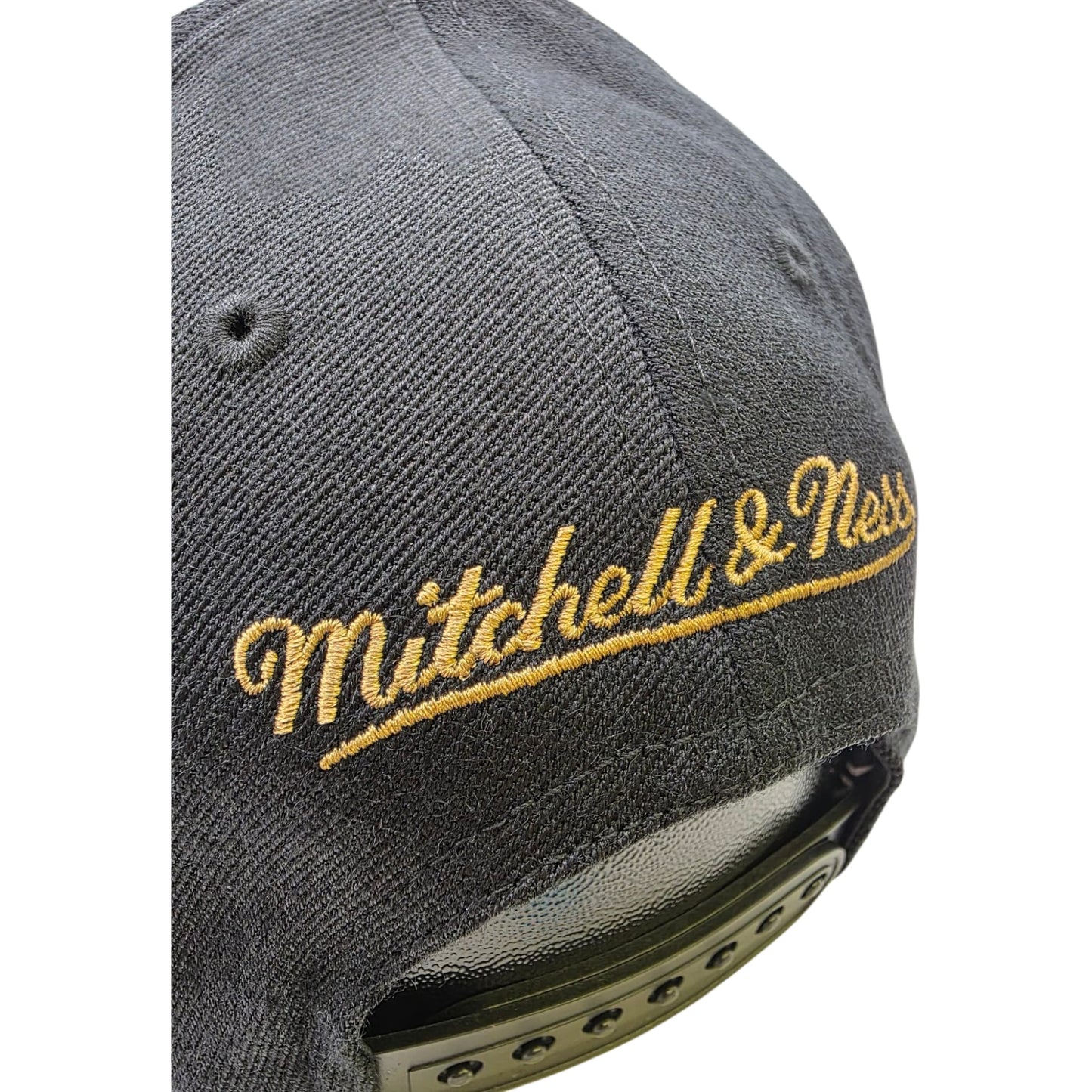 Chicago Bulls Pure Gold Edition Red Line Flex Snapback Cap - Mitchell & Ness