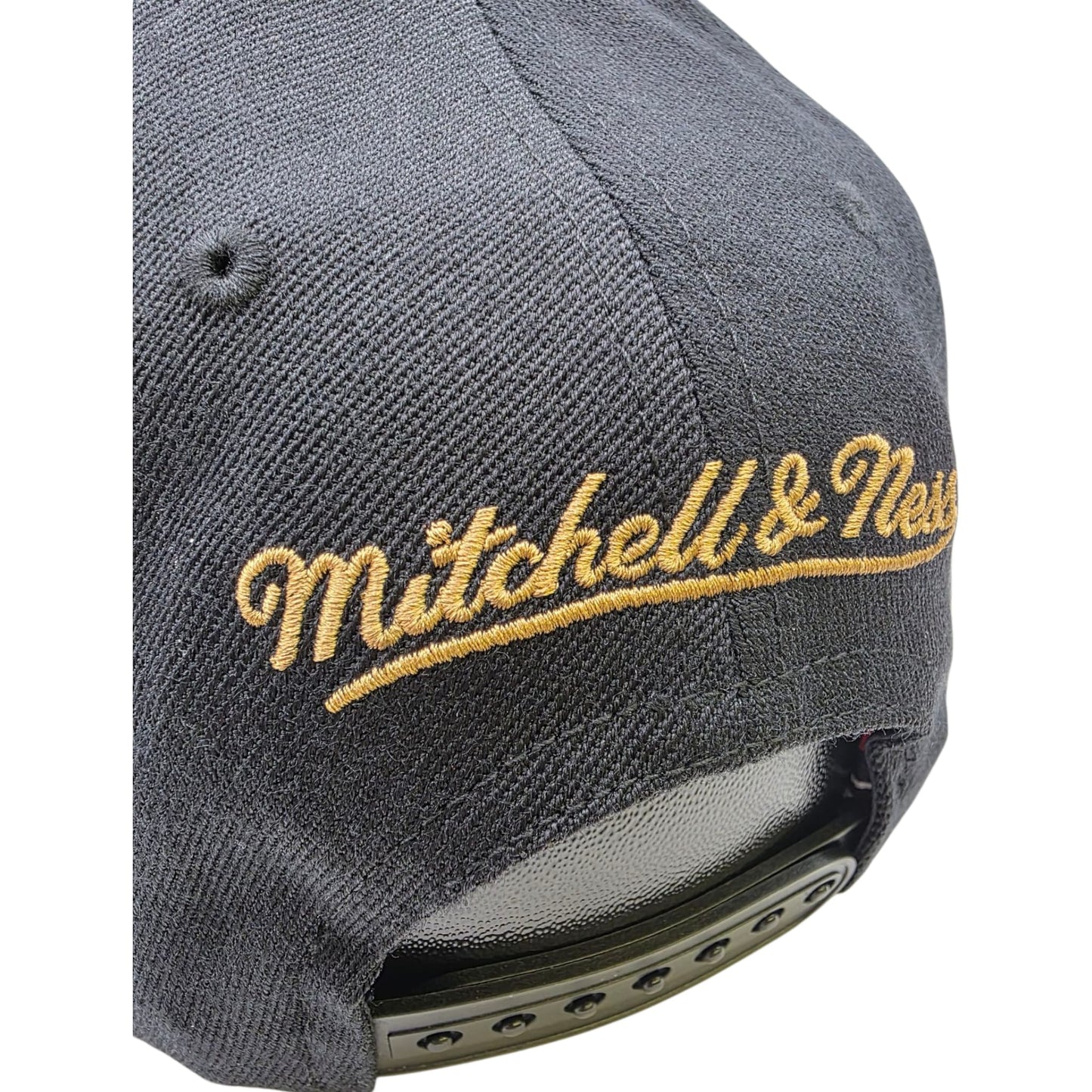 Los Angeles Lakers Pure Gold Edition Red Line Flex Snapback Cap - Mitchell & Ness