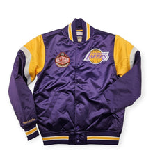 Laden Sie das Bild in den Galerie-Viewer, Los Angeles Lakers Mitchell&amp;Ness NBA Heavyweight Satin Jacket