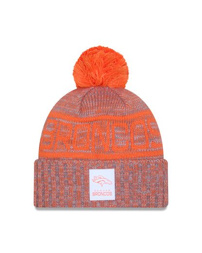 Denver Broncos NFL Sideline 2025 Sport Knit Wintermütze - New Era