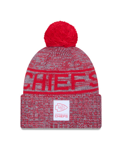 Kansas City Chiefs NFL Sideline 2025 Sport Knit Wintermütze - New Era