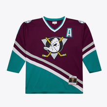 Laden Sie das Bild in den Galerie-Viewer, Mighty Ducks of Anaheim 1996 Teemu Selanne Mitchell&amp;Ness NHL BLUE LINE Vintage Hockey Jersey