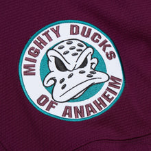 Laden Sie das Bild in den Galerie-Viewer, Mighty Ducks of Anaheim 1996 Teemu Selanne Mitchell&amp;Ness NHL BLUE LINE Vintage Hockey Jersey