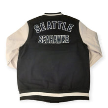 Laden Sie das Bild in den Galerie-Viewer, Seattle Seahawks New Era NFL23 Sideline Jacket