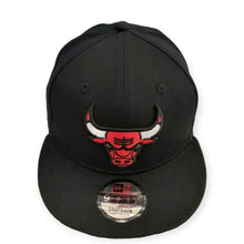 Laden Sie das Bild in den Galerie-Viewer, Chicago Bulls New Era NBA Team Side Patch 9FIFTY Snapback Cap