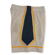 Laden Sie das Bild in den Galerie-Viewer, Marquette University Mitchell&amp;Ness NCAA Collegiate Swingman Shorts