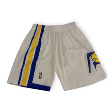 Laden Sie das Bild in den Galerie-Viewer, Indiana Pacers Mitchell&amp;Ness HWC Swingman Shorts