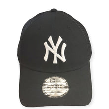 Laden Sie das Bild in den Galerie-Viewer, New York Yankees New Era 9FORTY Home Field Snapback Cap