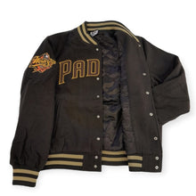 Laden Sie das Bild in den Galerie-Viewer, San Diego Padres New Era MLB World Series Patch Varsity Jacket