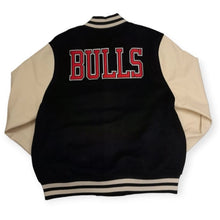 Laden Sie das Bild in den Galerie-Viewer, Chicago Bulls Mitchell&amp;Ness NBA Unisex Varsity Jacket