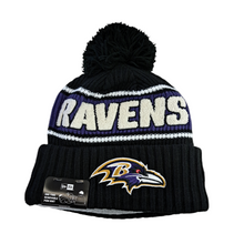 Laden Sie das Bild in den Galerie-Viewer, Baltimore Ravens New Era NFL Sideline 2024 Beanie