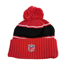 Laden Sie das Bild in den Galerie-Viewer, San Francisco 49ers New Era NFL Sideline 2024 Beanie