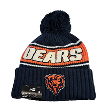 Laden Sie das Bild in den Galerie-Viewer, Chicago Bears New Era NFL Sideline 2024 Beanie