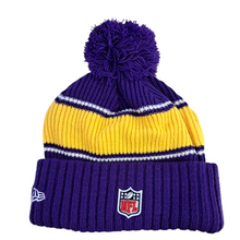 Laden Sie das Bild in den Galerie-Viewer, Minnesota Vikings New Era NFL Sideline 2024 Beanie