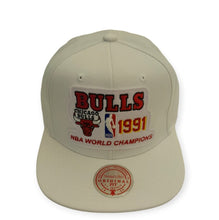 Laden Sie das Bild in den Galerie-Viewer, Chicago Bulls HWC NBA 91 Champions Snapback