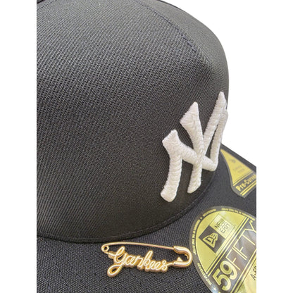 New York Yankees  Black Script Safety Pin 59FIFTY A-Frame Fitted - New Era