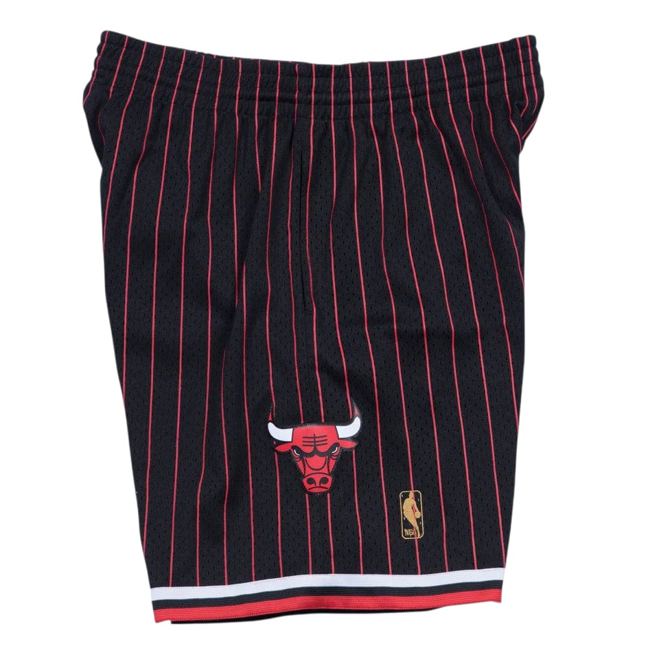 Chicago Bulls 1996-97 Black Alternate Swingman Shorts - Mitchell & Ness