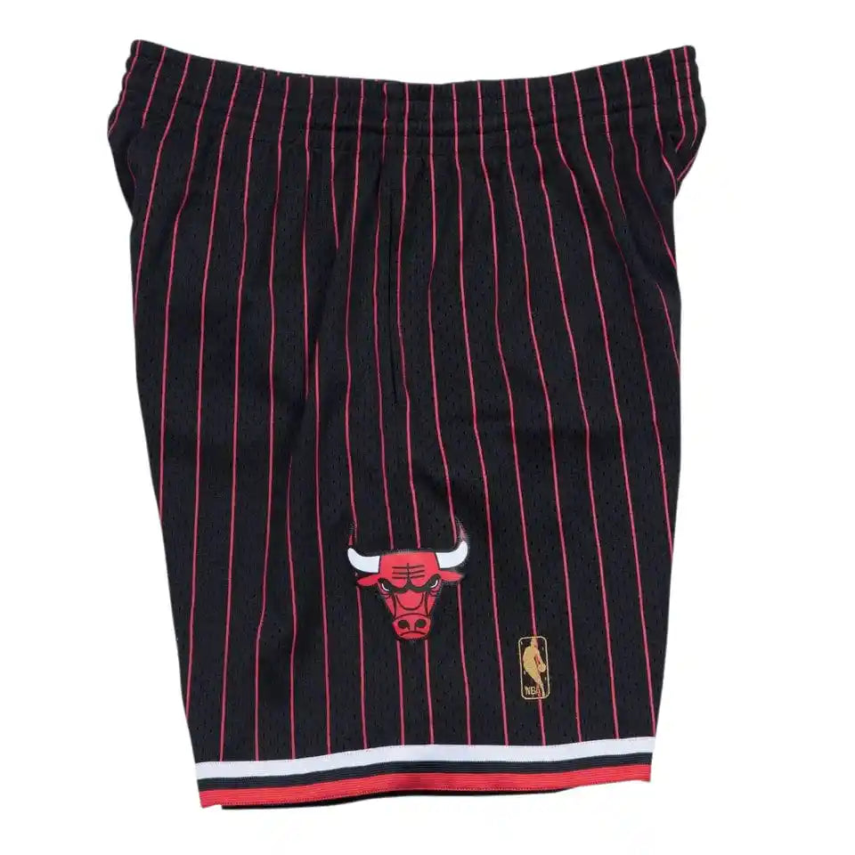 Chicago Bulls 1996-97 Black Alternate Swingman Shorts - Mitchell & Ness