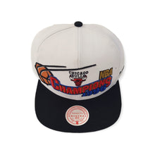 Laden Sie das Bild in den Galerie-Viewer, Chicago Bulls HWC NBA 96 Champions Snapback