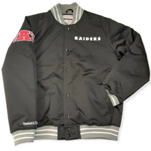 Laden Sie das Bild in den Galerie-Viewer, Mitchell&amp;Ness NFL Heavyweight Jacket Las Vegas Raiders