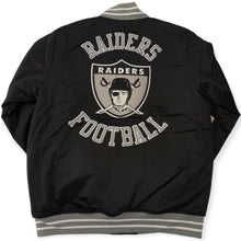 Laden Sie das Bild in den Galerie-Viewer, Mitchell&amp;Ness NFL Heavyweight Jacket Las Vegas Raiders