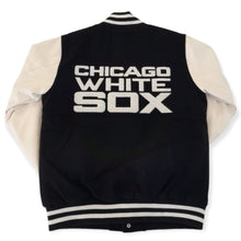 Laden Sie das Bild in den Galerie-Viewer, Chicago White Sox New Era MLB Wordmark Varsity Jacket