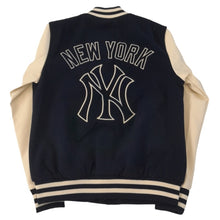 Laden Sie das Bild in den Galerie-Viewer, New York Yankees Heritage Varsity Jacket