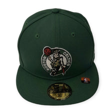 Laden Sie das Bild in den Galerie-Viewer, Boston Celtics New Era 59FIFTY NBA City Edition 22 Alternative Cap