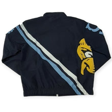 Laden Sie das Bild in den Galerie-Viewer, University of North Carolina Mitchell&amp;Ness NCAA College Vault Exploded Logo Warm-Up Jacket