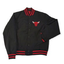 Laden Sie das Bild in den Galerie-Viewer, Chicago Bulls New Era Script Bomber Jacket