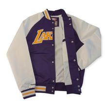 Laden Sie das Bild in den Galerie-Viewer, Los Angeles Lakers Mitchell&amp;Ness NBA Primetime Lightweight Satin Jacket
