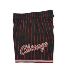 Laden Sie das Bild in den Galerie-Viewer, Chicago Bulls Mitchell&amp;Ness NBA City Collection Shorts